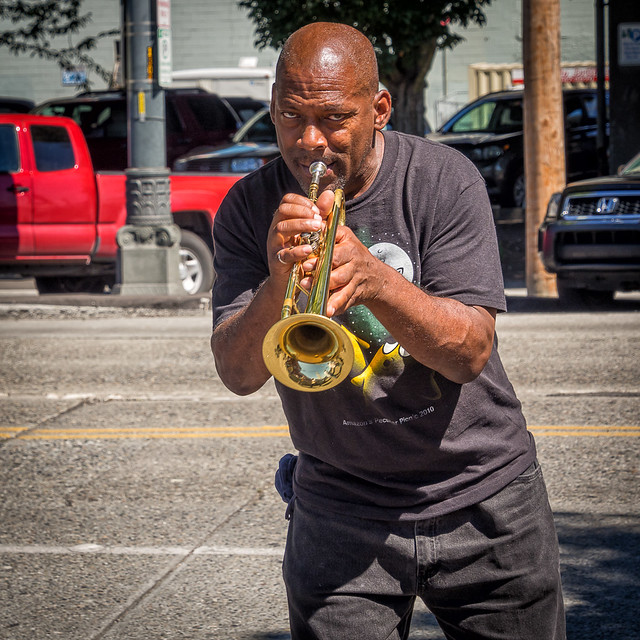 seattle sunday stroll - the trumpeter