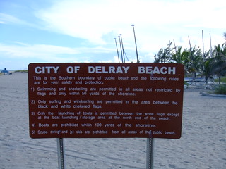 Derlay Beach・看板