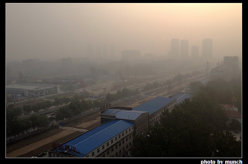 中國作為世界工廠，正以毒霾分享世界。