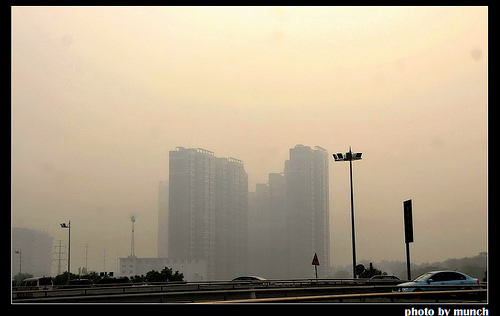 內陸大開發下，河南鄭州的霧霾。