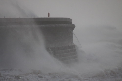 Waves at Admiralty Pier, Dover