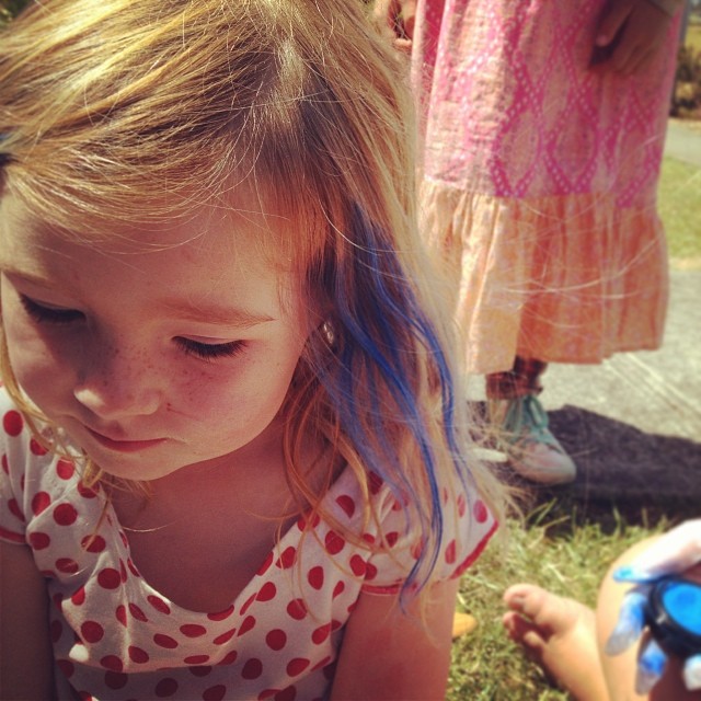 Tiny gets her tinted in her favourite colour at co-op #blue #hairchalk #latergram #coop