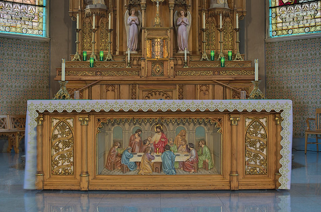 Sacred Heart Roman Catholic Church (Saint Katharine Drexel Parish), in Springfield, Illinois, USA - altar