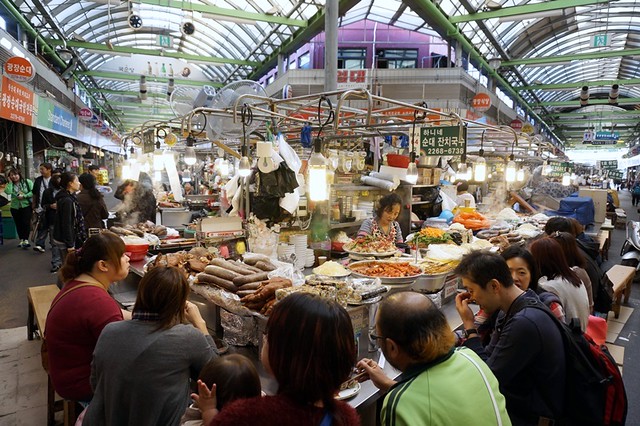 Gwangjang Traditional Market in Korea - rebeccasaw blog-042