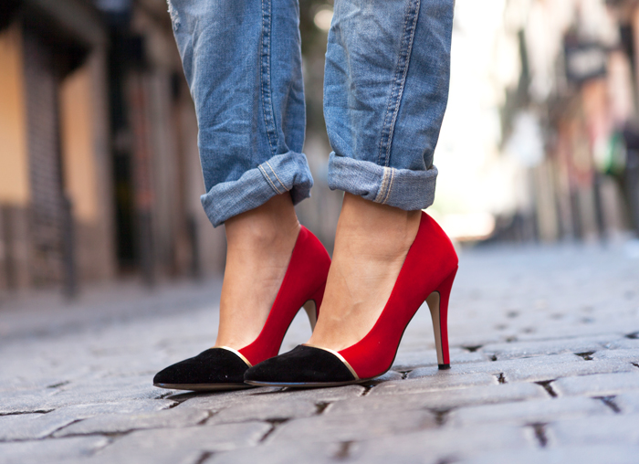 street style barbara crespo red shoes menbur denim jumpsuit zara front row shop outfit