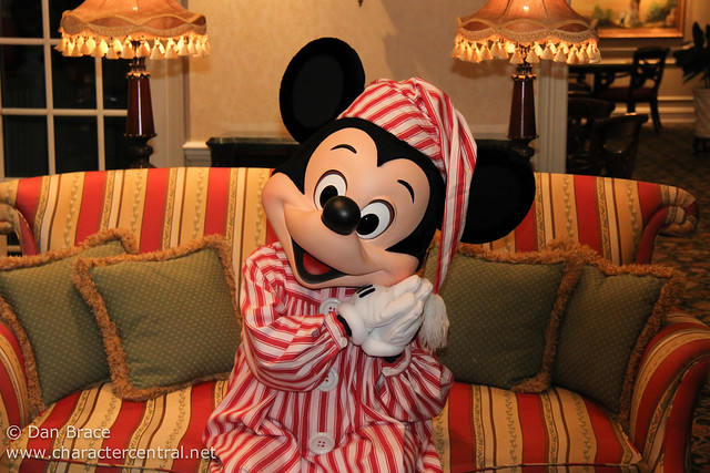 Mickey Mouse wishes us goodnight
