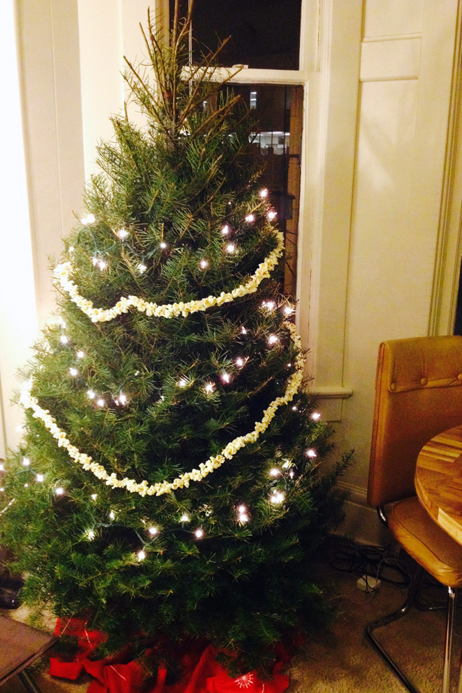 アメリカのクリスマス・ツリーの伝統的な飾り付けといえば 