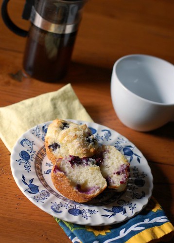 Blueberry Sour Cream Muffins | www.puresugar.net
