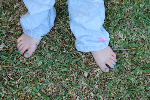 blue toenails