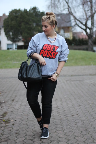outfit-nike-rosherun-schwarz-weiß-black-sneaker-obey-fashionblog