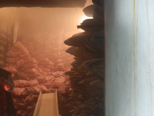 現場查獲冷凍櫃內大量之海豚肉（圖片來源：屏東林管處）