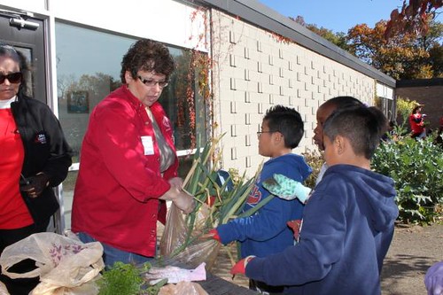 Extension horticulture educator Donna Alese Cooke prepares students for weighing their produce. Mrs. Lent’s class made a delicious soup with the harvest.