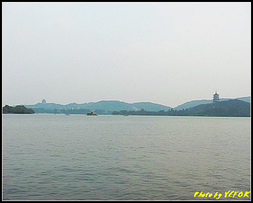 杭州 西湖 (西湖十景之一) 雷峰塔 - 091 (從西湖十景之一  蘇堤望向雷峰塔)