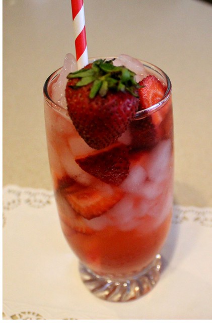 Strawberry-Infused-Iced-Tea-673x1024
