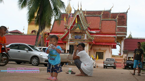 Ancestors day in temple Wat Luang 6 by tGenteneeRke along the Mekong river
