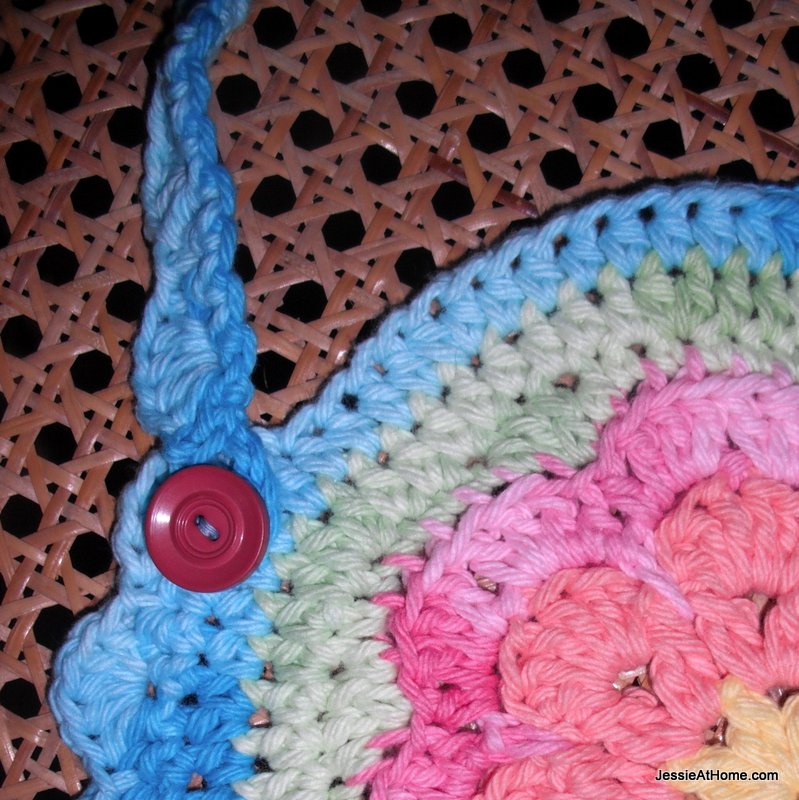 Free-Crochet-Pattern-Flower-Bib-Close-Up