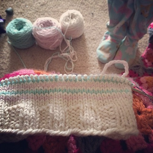 Progress on the cowl. I love this yarn + these colors! #knitting #blueskies #organiccotton