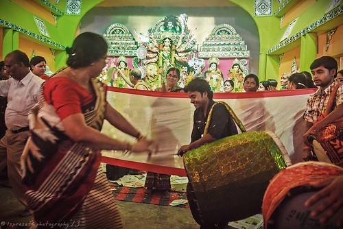 Dhak Dhol, Dance and Durga
