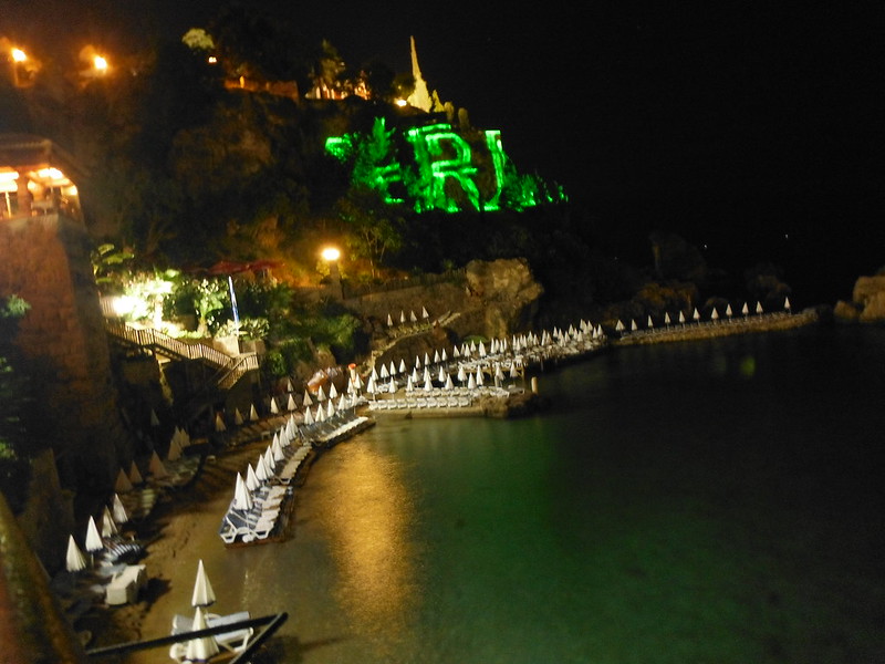El puerto de Antalya de noche.