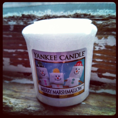 Day 5 #yarnpadc Candle, Merry Marshmallow #YankeeCandle #candle #snowmen