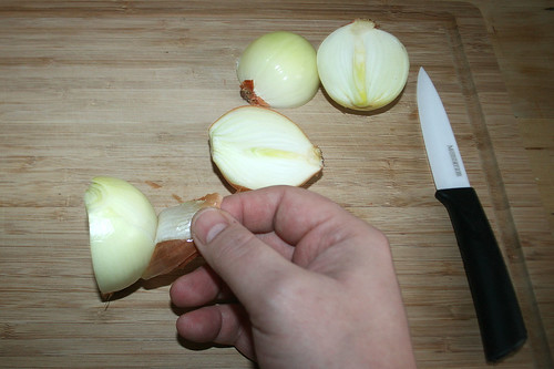 11 - Zwiebeln schälen / Peel onions