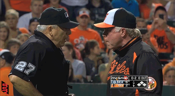 Buck Showalter argues with umpire Larry Vanover