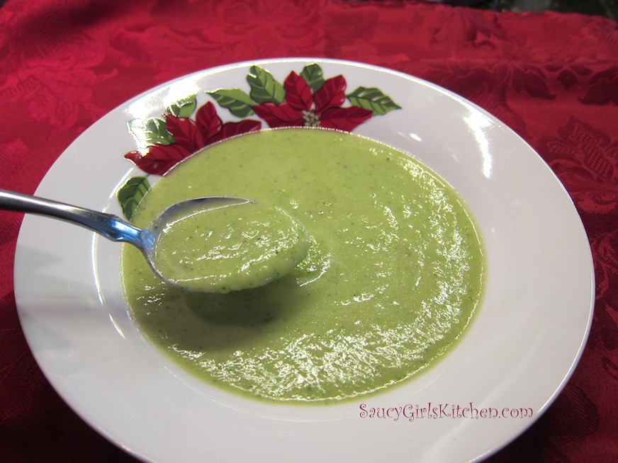 homemade broccoli soup - http://www.saucygirlskitchen.com/2014/01/05/easy-homemade-broccoli-soup/ [flickr]