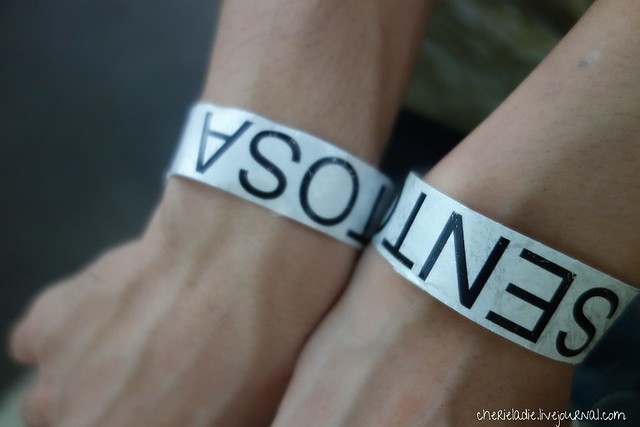 couple wrist tags featuring sentosa