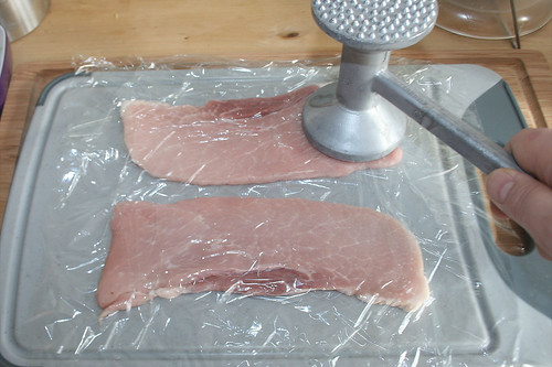 17 - Fleisch flach klopfen / Flatten meat