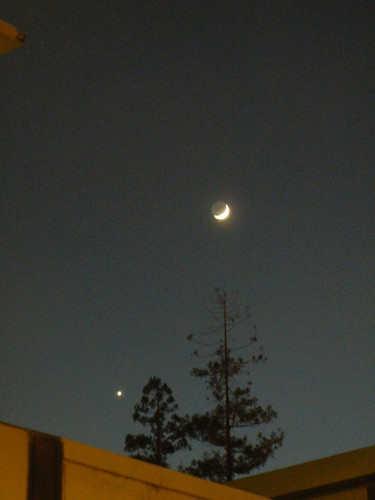 DSCN7574 _ New Moon & Venus, 5 December 2013