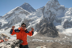 W tle za mna Everest 8848m Nuptse 7864m z Kala Patthar 5650m