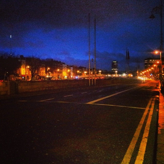 Empty Quays near Temple Bar. Happy Tuesday, Jan. 21, 2014. Woke up and was out the door 20 minutes early- by 7am. The city was not awake yet (sun not up) so the bus took 25 minutes instead of 40. Time to wander the sleepy city of empty streets and night w