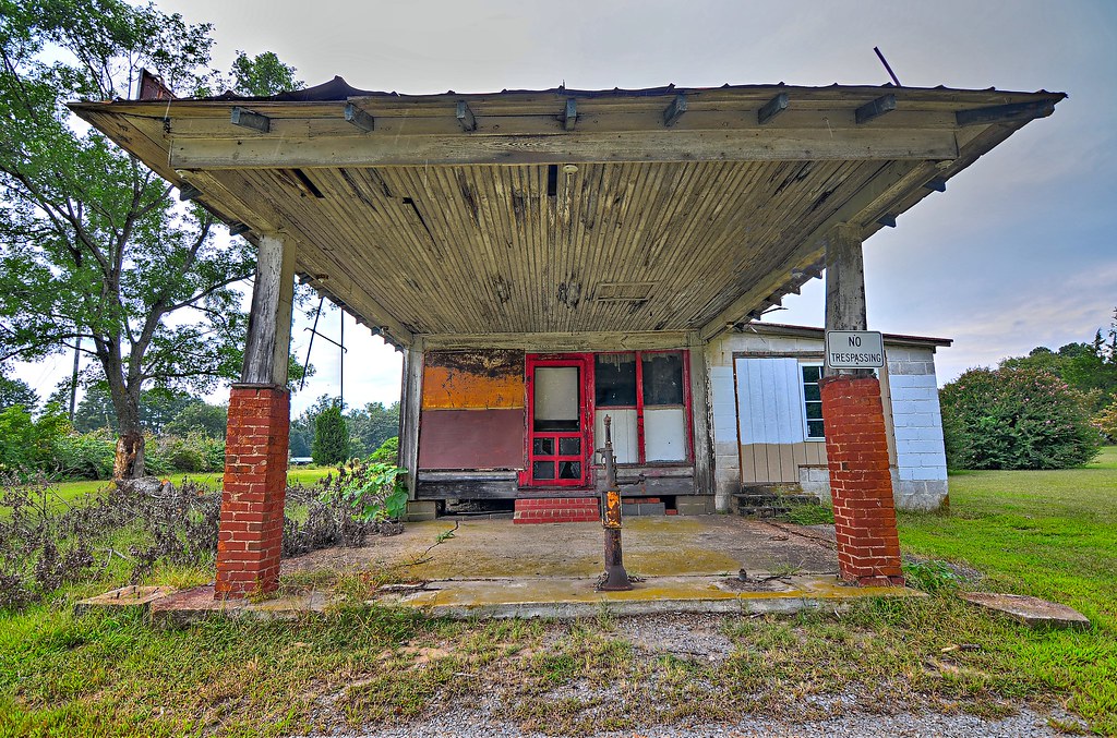 Vintage Gas Station - Mechanicsville, VA
