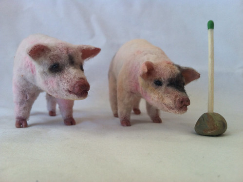 1:12 scale pigs by woolytales.com
