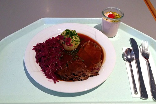 Sauerbraten mit Blaukraut & Kartoffelknödel / Marinated pot roast (sauerbraten) with red cabbage & dumpling