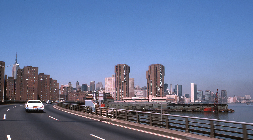 Нью-Йорк 77-78 FDR DRIVE, EAST SIDE