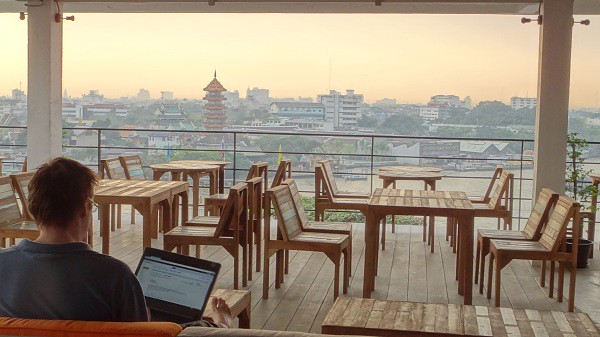 An-office-with-a-beautiful-view-in-Bangkok