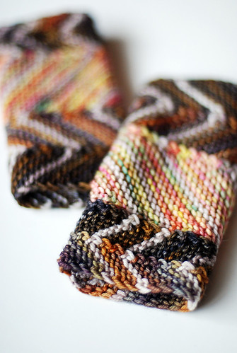 Color by Number Zig-Zag Mitts