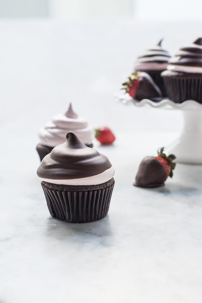 Chocolate Covered Strawberry Hi Hat Cupcakes www.pineappleandcoconut.com