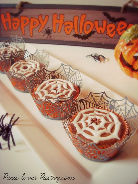 Spiderweb Halloween Cupcakes