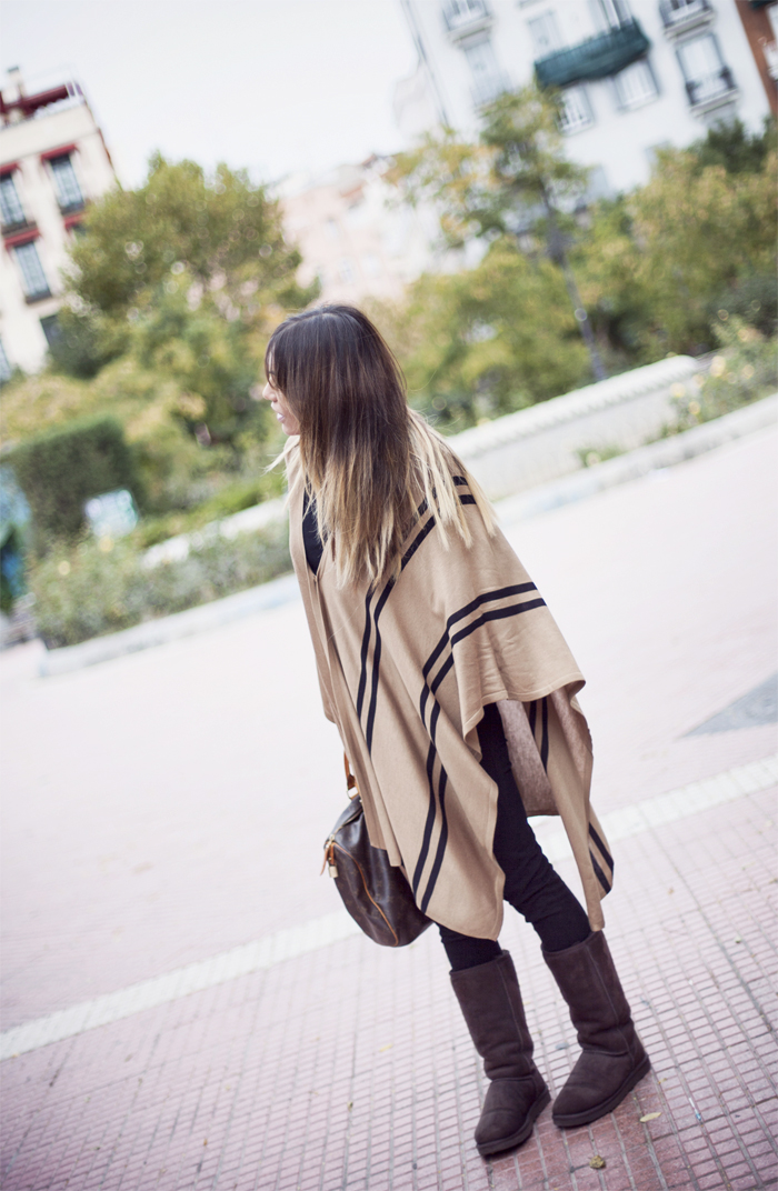 street style barbara crespo cpzy sheinside poncho ugg boots louis vuitton bag outfit fashion blogger