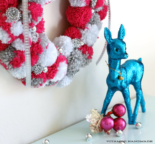 DIY Holiday Pompom Wreath