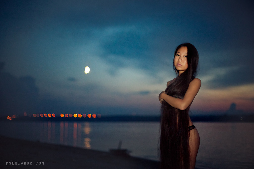 Фотосессия девушки на реке, фотосессия при закате, фото с луной, фотосеграф Новосибирск