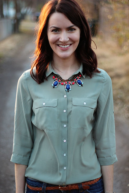 olive-green-button-down-statement-necklace-4