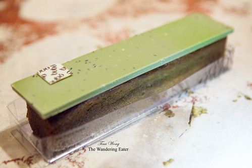 Green tea-plum cake