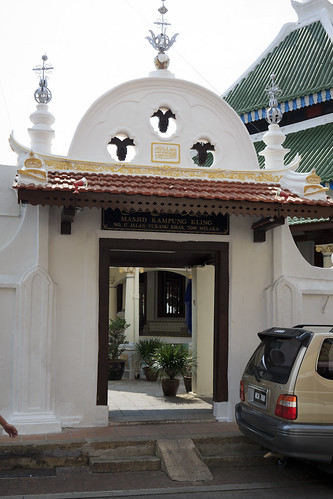 pintu masuk masjid kampung kling