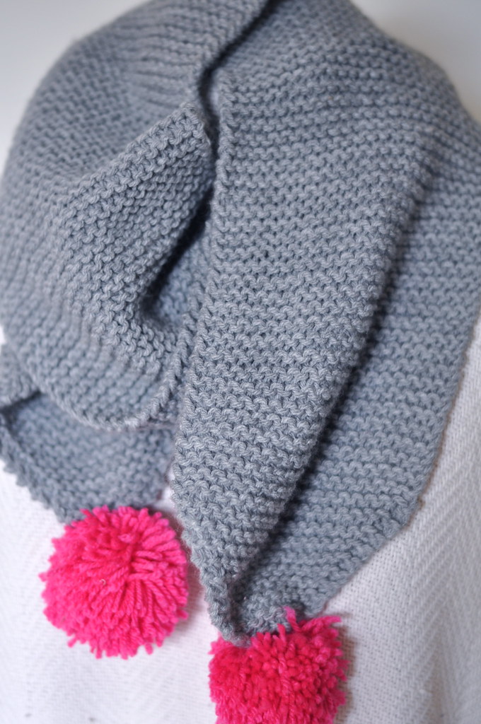 simple quick fast easy knit knitted scarf project beginner garter stitch grey hot pink pom pom