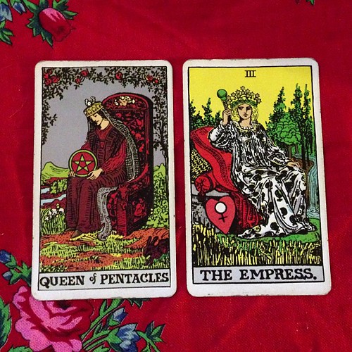Queen of Pentacles + The Empress - channeling their abundance, creativity, stability, and sweetness on this full moon in Capricorn.