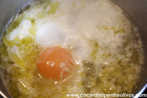 Huevo en gazpachuelo www.cocinandoentreolivos (12)