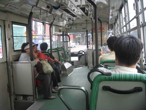 旭川競馬場に向かう送迎バスの車中
